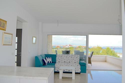 Seafront 2-bedroom Apartment The New View