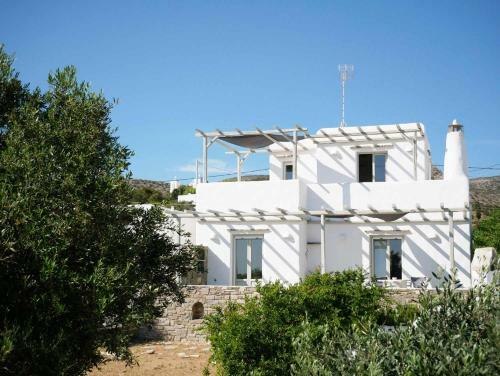 Cozy & Simple Cycladic House With Sea-view