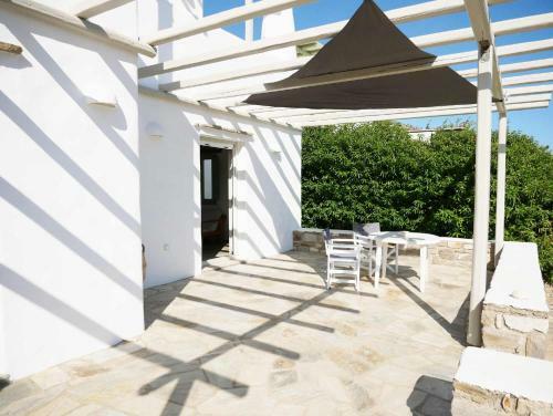 Cozy & Simple Cycladic House With Sea-view