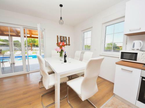 Holiday Home Sunshine