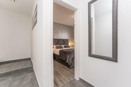 Hostal Luxury D Apartments