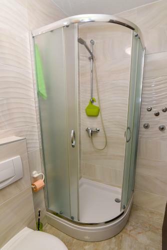 Sandy Beach Apartments Nin