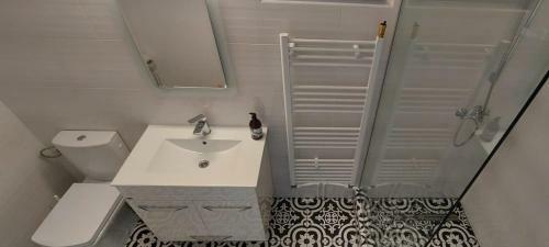Hostal Delta Summer House Crisan