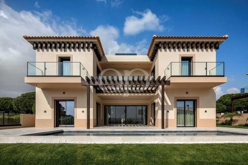 Luxury Beachside Villa