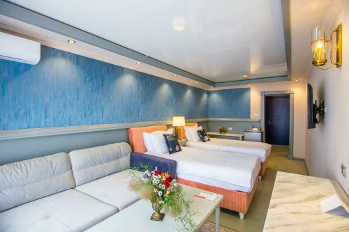 Hotel Phoenicia Blue View