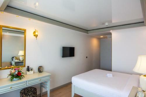 Hotel Phoenicia Blue View