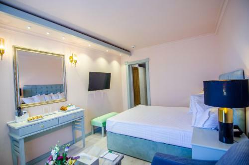 Hotel Phoenicia Blue View