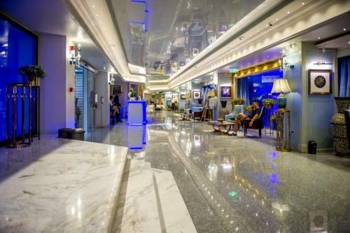 Hotel Phoenicia Blue View