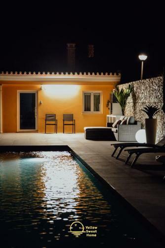 Yellow Sweet Home - Maria