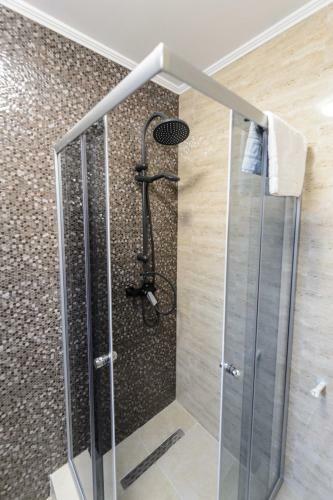 Hostal Toma Residence