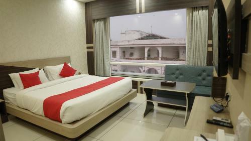 Hotel Embassy Grand