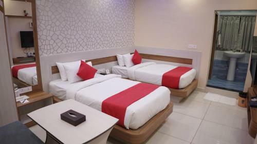 Hotel Embassy Grand