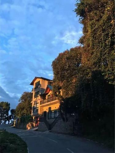 Cliffside Manor, Satkhol, Mukteshwar By Earthaa Escapes