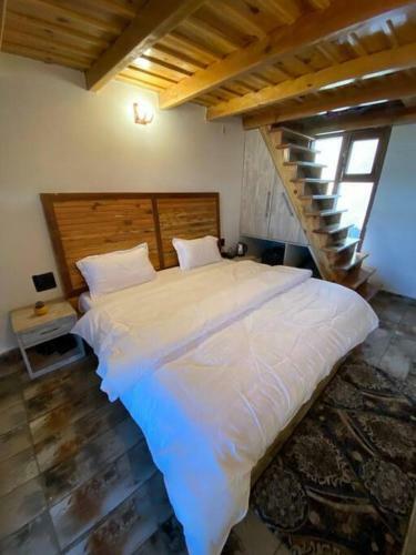 Cliffside Manor, Satkhol, Mukteshwar By Earthaa Escapes