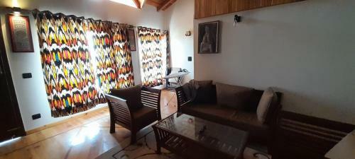 Cliffside Manor, Satkhol, Mukteshwar By Earthaa Escapes