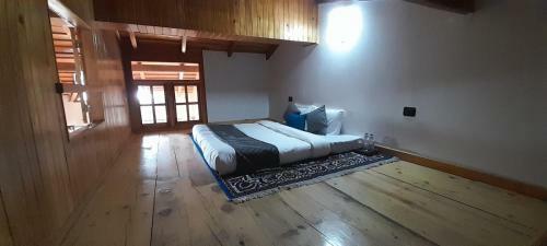 Cliffside Manor, Satkhol, Mukteshwar By Earthaa Escapes