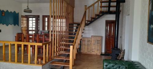 Cliffside Manor, Satkhol, Mukteshwar By Earthaa Escapes