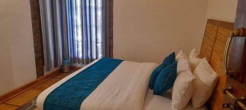 Cliffside Manor, Satkhol, Mukteshwar By Earthaa Escapes