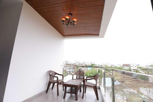 Oyo 90399 Pramila Prakash Hotel