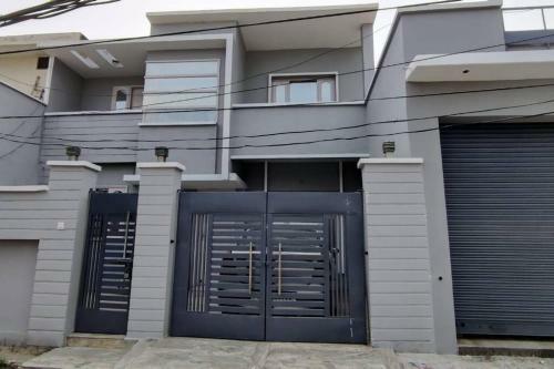 3bhk Modern Bunglow With Kitchen, AC And Dining