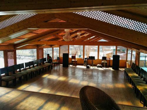 Hotel Pine Spring Pahalgam