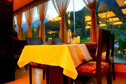 Hotel Pine Spring Pahalgam