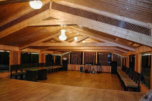 Hotel Pine Spring Pahalgam