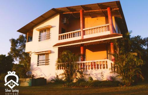 Villa Silver Spring 4 Bhk Luxurious Cottages With Lake View
