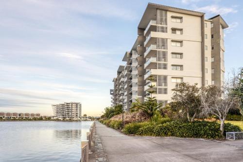 Apartamento Sleek 2-bed Unit With Expansive Water Views