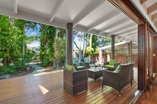 7 Depper Cosy Beach House In Central Sunshine Beach