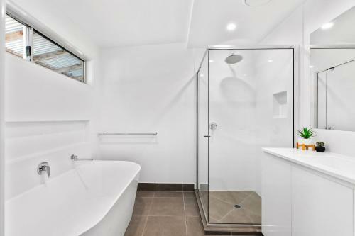 7 Depper Cosy Beach House In Central Sunshine Beach
