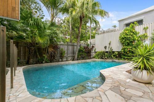 Depper St Large Luxury Residence Lower Level Only