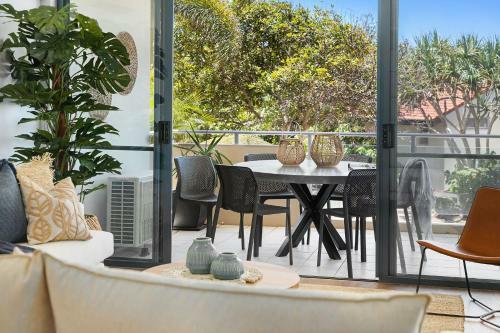 Unit 2 21 Park Cres Modern Stylish Apartment