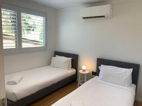 Henderson 1 5 Modern Apartment Close To Sunshine Beach