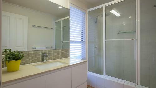 Belmore Terrace Perfect Pad Just 100 Metres To The Beach