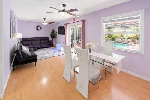 Gorgeous 3 Bdr, Amazing Bbq Area, Pool And More