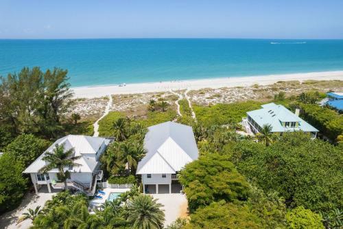 A Saba Wind North- Oceanfront Estate With Pool On Captiva Island