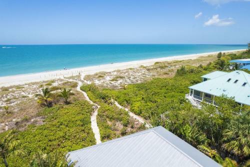 A Saba Wind North- Oceanfront Estate With Pool On Captiva Island