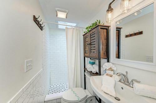 Cortez Cottage - 12204 - 45th Avenue Dr W