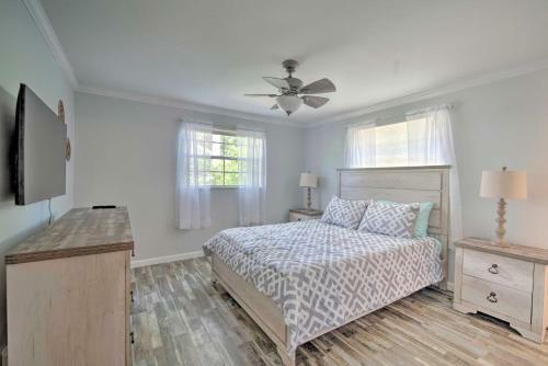 Newly Renovated Crystal River Home With Yard!