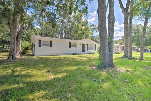 Newly Renovated Crystal River Home With Yard!