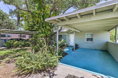 Tropical Getaway - 5 Blocks To Cocoa Beach!