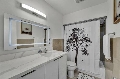 Modern 4 Bed 2 Bath Home Next To The Beach
