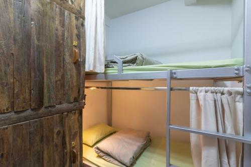 Banthat Thong Hostel