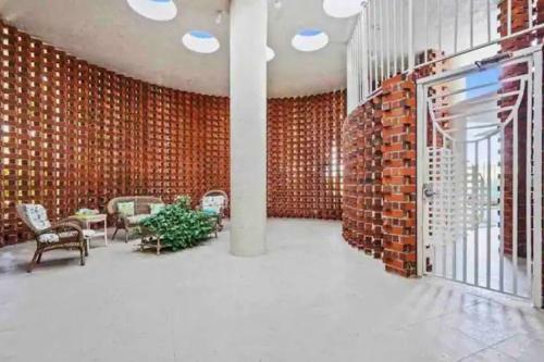 Apartamento Beautiful, Beachfront, Balconied 2/2 Condo
