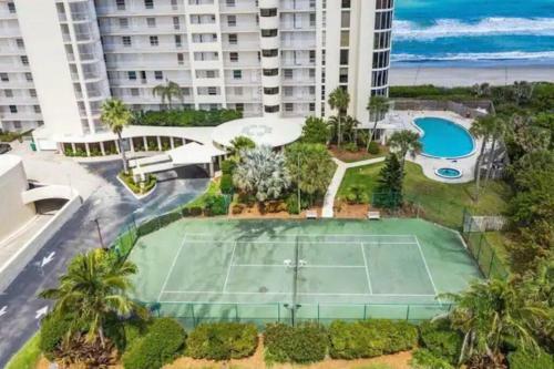 Apartamento Beautiful, Beachfront, Balconied 2/2 Condo