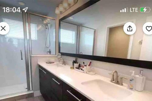Spacious 6bdrm Villa Near All The Attractions!!
