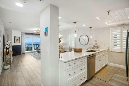 Pelican Pointe 5b Upscale Gorgeous Panoramic Views