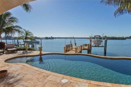 Large Mediterranean Oasis - Water Views & Pool