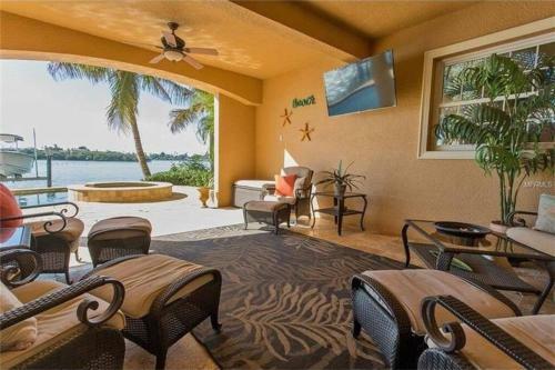 Large Mediterranean Oasis - Water Views & Pool